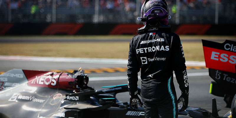 Ricciardo gana el GP de Italia; Hamilton y Verstappen chocan y quedan fuera