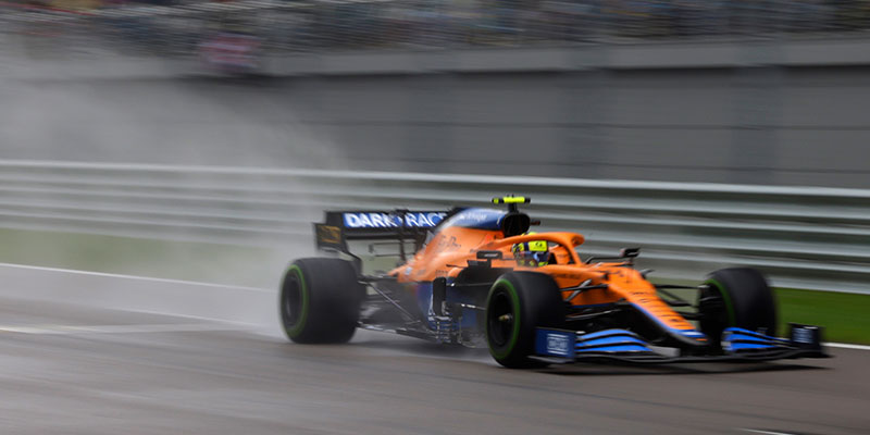 Norris se lleva su primera pole en F1; Sainz y Russell detrás de él en Rusia