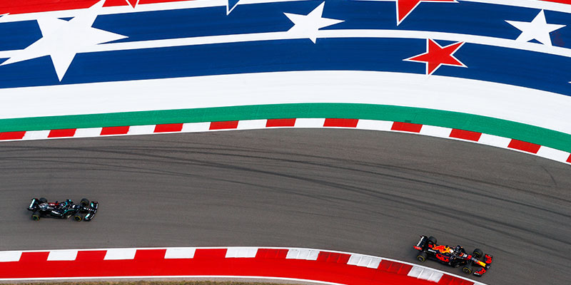 Verstappen logra la pole en Austin; ‘Checo’ tercero.