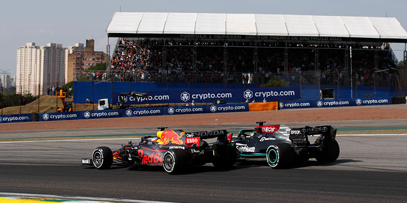 Hamilton se lleva la victoria en Brasil con impresionante remontada