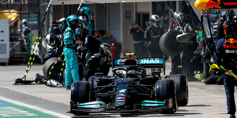 Hamilton se lleva la victoria en Brasil con impresionante remontada