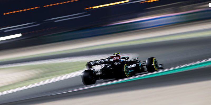 Hamilton sigue aplastante y se lleva la pole en Qatar