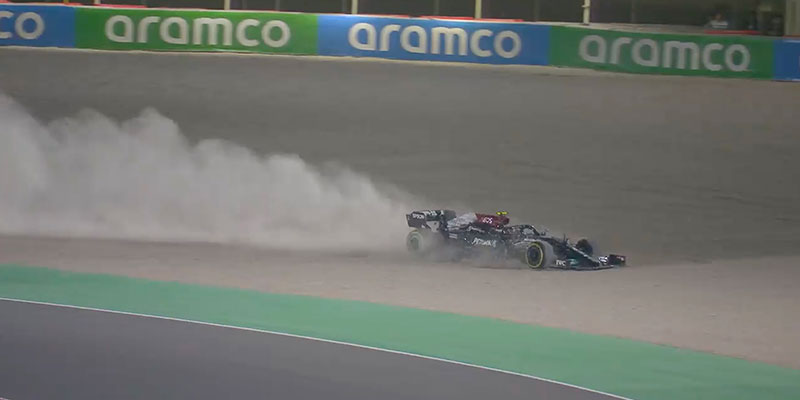 Hamilton gana en Qatar y aprieta el campeonato