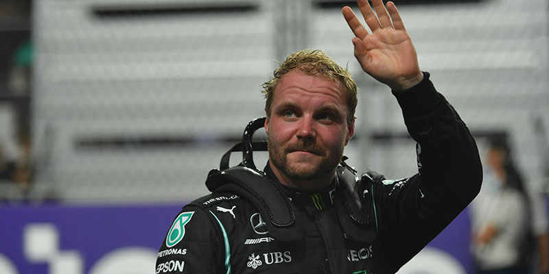 Hamilton gana la pole en Arabia Saudita; Verstappen choca en último intento