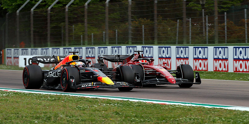 Verstappen supera a Leclerc en la carrera sprint de Imola
