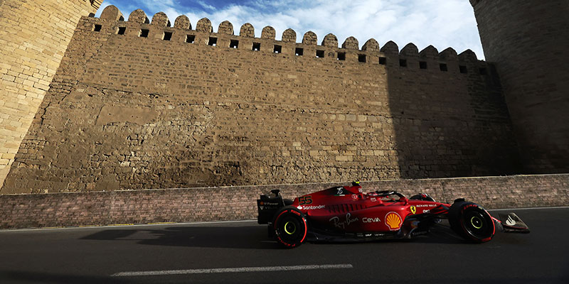 Leclerc logra la pole en Bakú; Pérez segundo