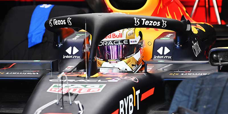 Leclerc gana la pole en Francia con estrategia de rebufos, aprovechando la penalización de Sainz