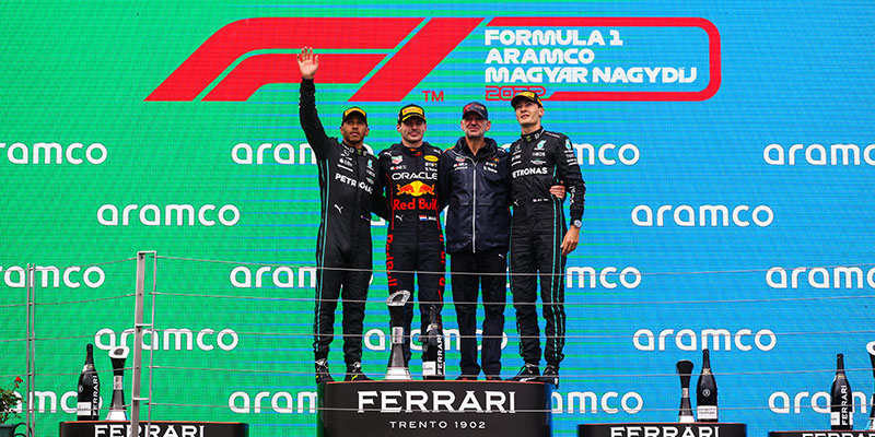Verstappen remonta desde P10 y gana el GP de Hungría de F1; Mercedes completa el podio