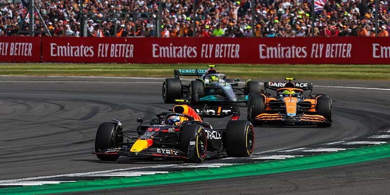 Sainz gana su primera carrera de la F1 en Silverstone; ‘Checo’ remonta y termina 2o
