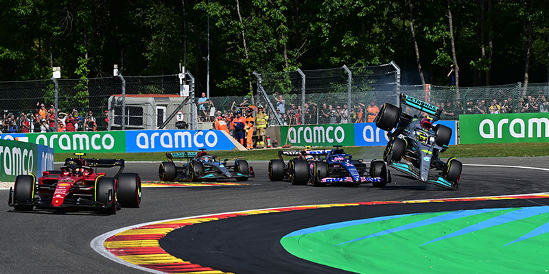 Verstappen vuela, remonta y gana en Bélgica