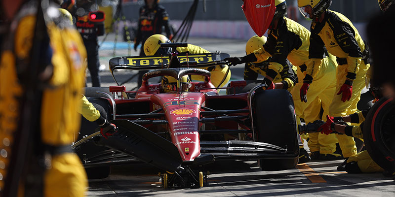 Verstappen derrota a Ferrari en Italia bajo bandera amarilla