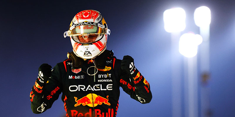 Verstappen domina de principio a fin en Bahréin; ‘Checo’ y Alonso completan el podio