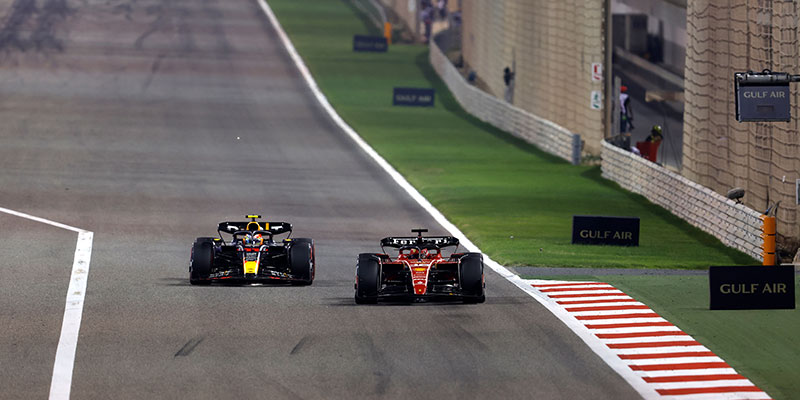 Verstappen domina de principio a fin en Bahréin; ‘Checo’ y Alonso completan el podio