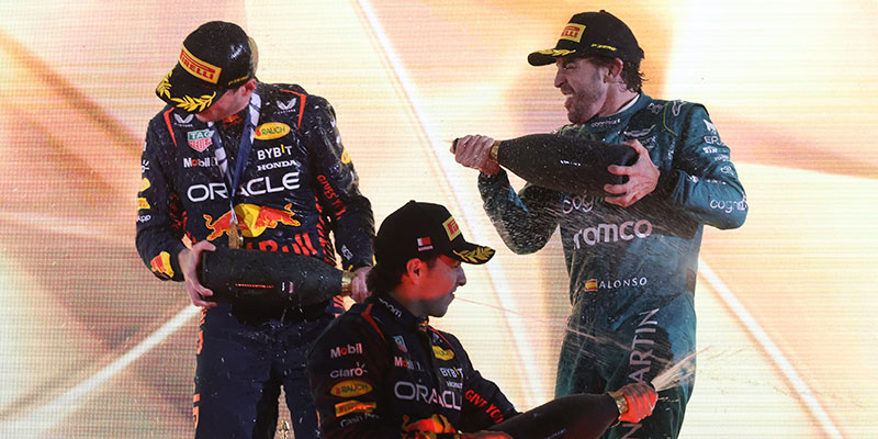 Verstappen domina de principio a fin en Bahréin; ‘Checo’ y Alonso completan el podio