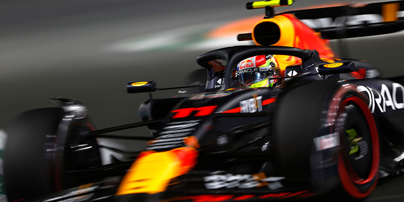 ‘Checo’ consigue la pole en el GP de Arabia; Max arrancará 15