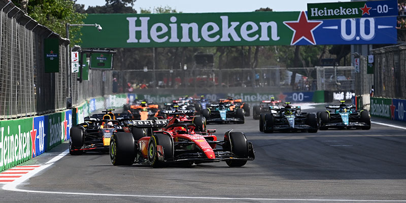 Gran victoria de ‘Checo’  Pérez en Bakú