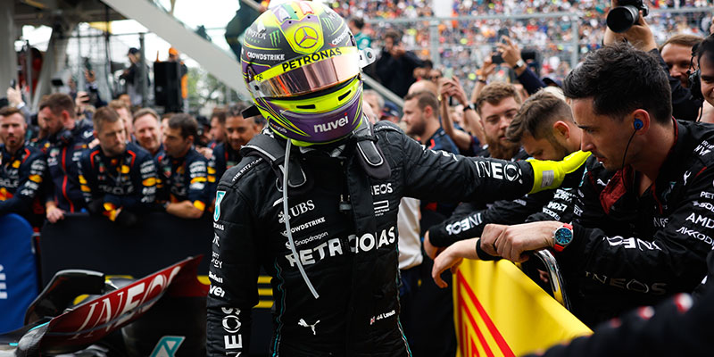 Verstappen le da a Red Bull su triunfo número 100