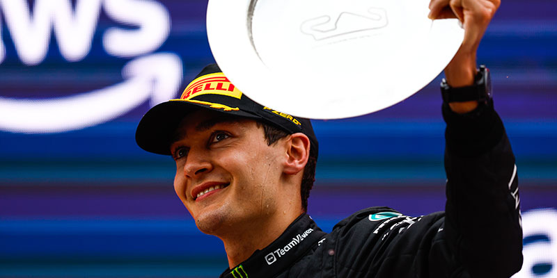 Victoria de Verstappen, seguido por los Mercedes.