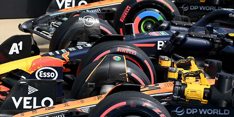 Verstappen logra la pole en Silverstone seguido por los McLaren