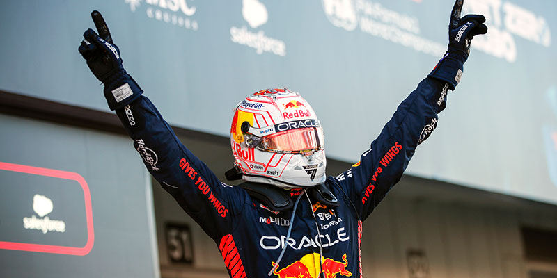 Verstappen gana en Japón y campeonato para Red Bull