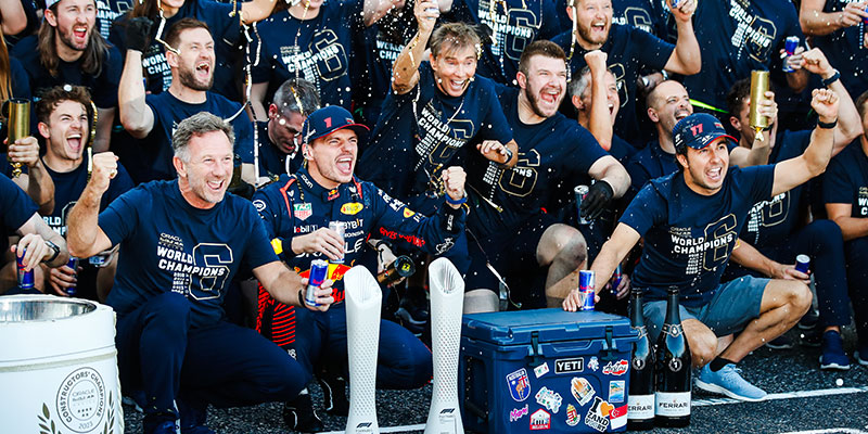 Verstappen gana en Japón y campeonato para Red Bull