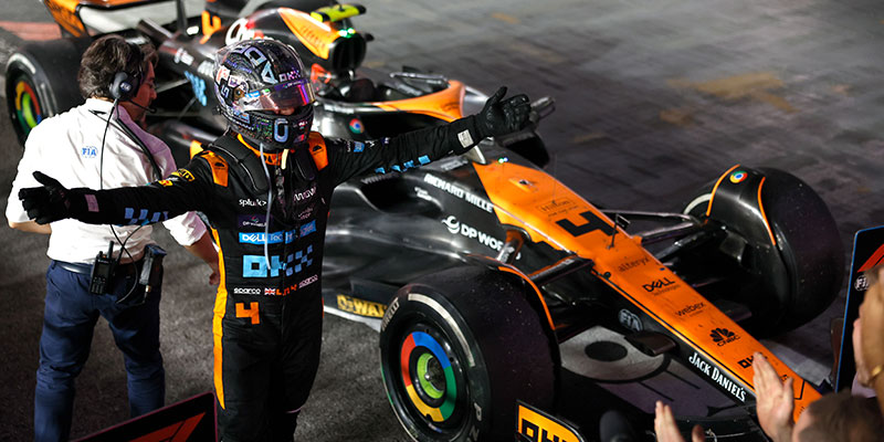 Gran victoria de Sainz en Singapur