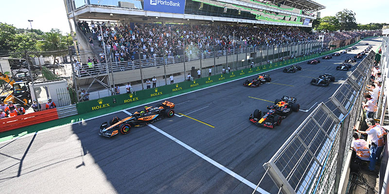 Verstappen gana la sprint en Brasil