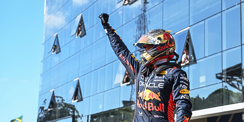Verstappen gana en Brasil y Pérez pierde el podio por 0,053 segundos