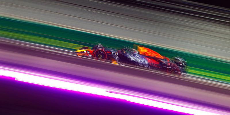 VERSTAPPEN GANA LA POLE POSITION. CHECO PÉREZ EN EL TOP 3