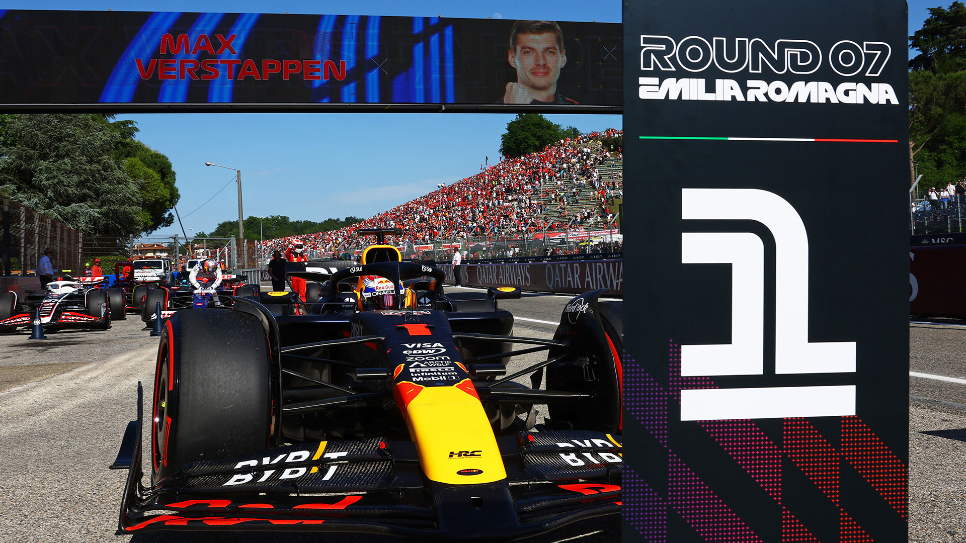 Verstappen gana la pole y ‘Checo’ fuera del top 10