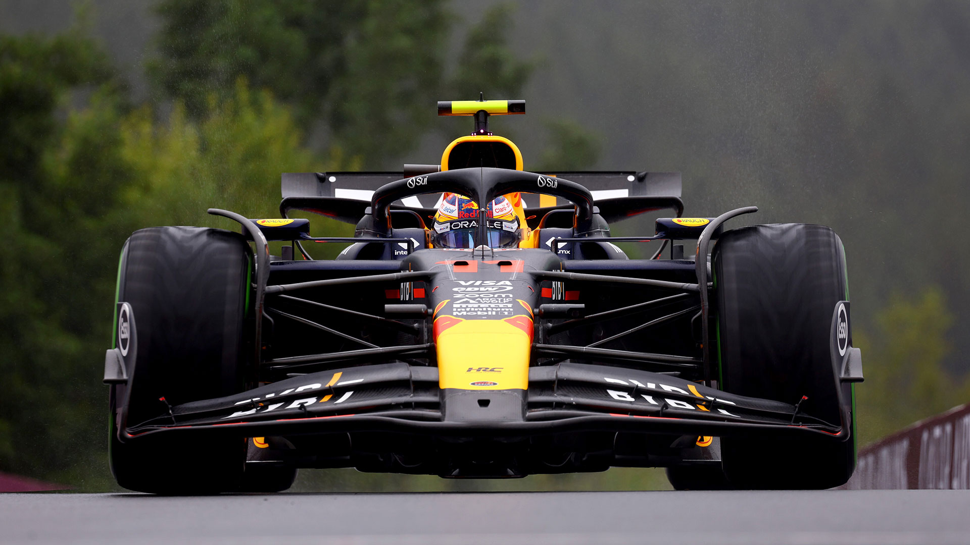 Pole para Leclerc tras la sanción de Verstappen.