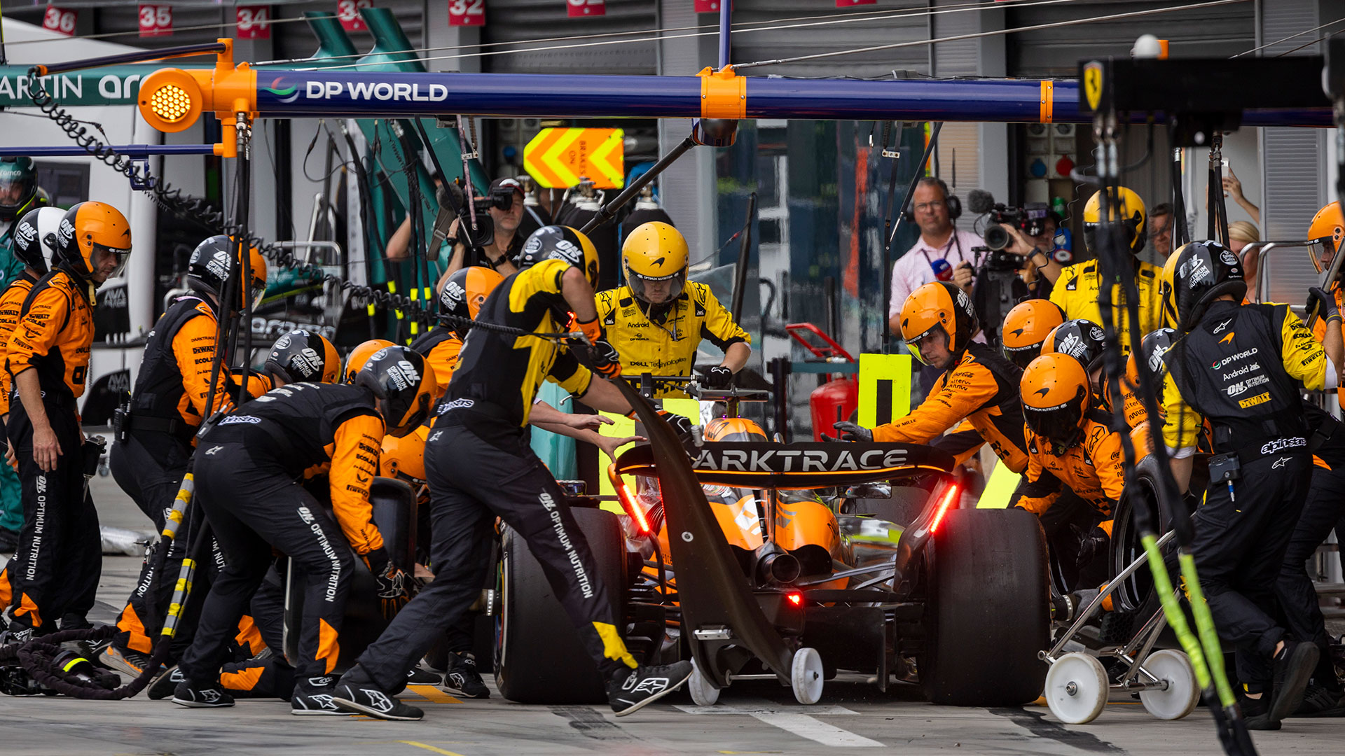 Leclerc le dio la victoria a Ferrari en el GP de Italia